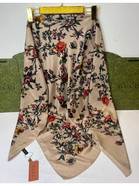 Платок Gucci шелковый светло-коричневый "Flora"